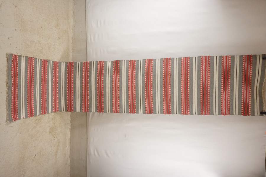 Lång matta röd mm 60x275cm. B349