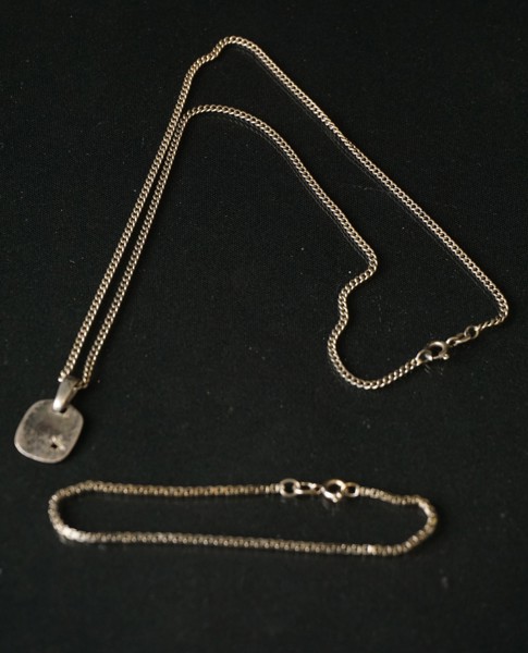 Silverhalsband & silverarmband. A225