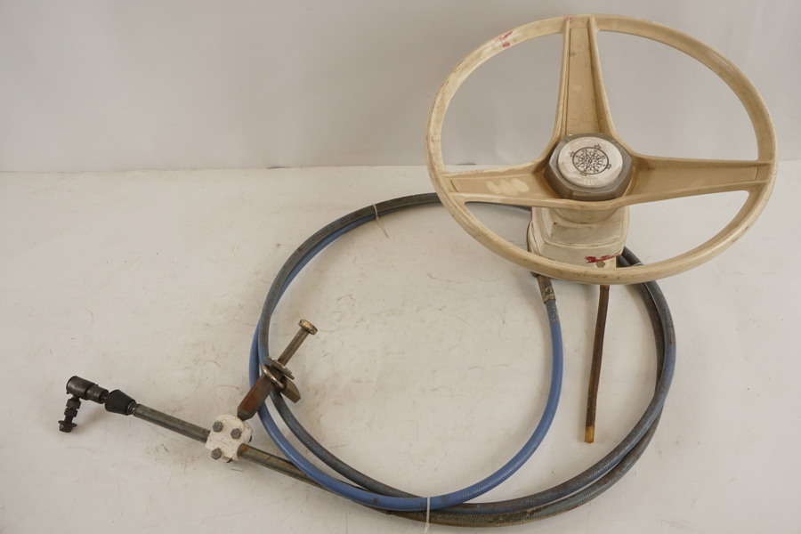 Båtratt med kablar. B372