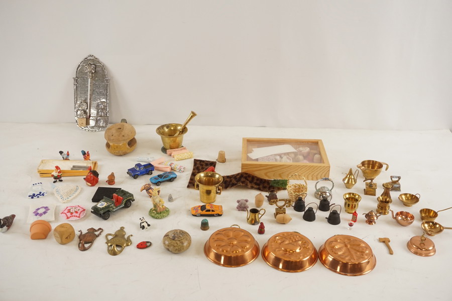 Miniatyr skålar, kannor i mässing mm. A245