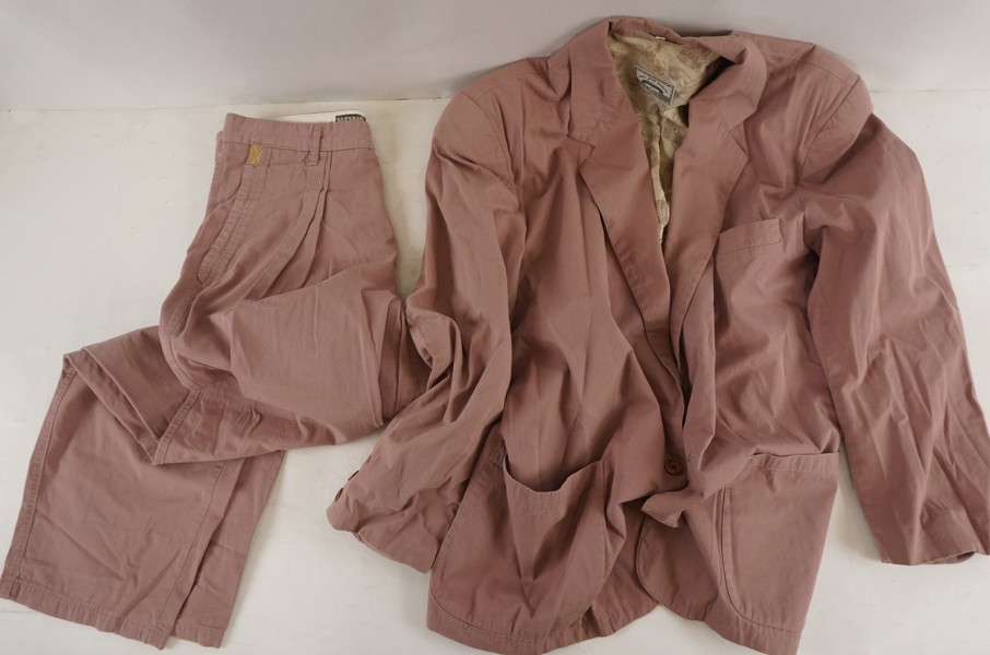 Vintage Kostym rosa News Flash. A249