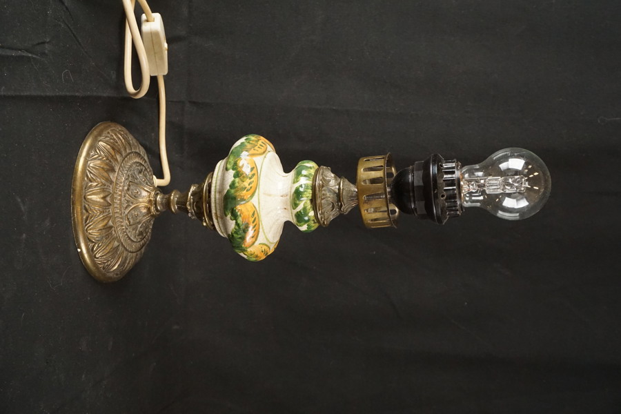 Bordslampa, mässing/keramik. C40