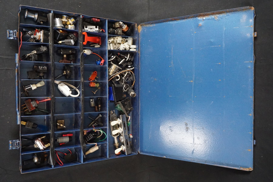 Metallåda, Strömbrytare mm. D38