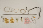 Armband, halsband, örhängen mm. A274