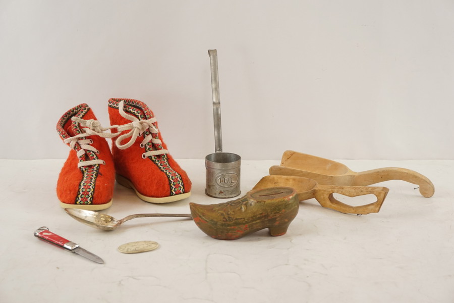 Nysilver sked, vintage barnskor mm. A287