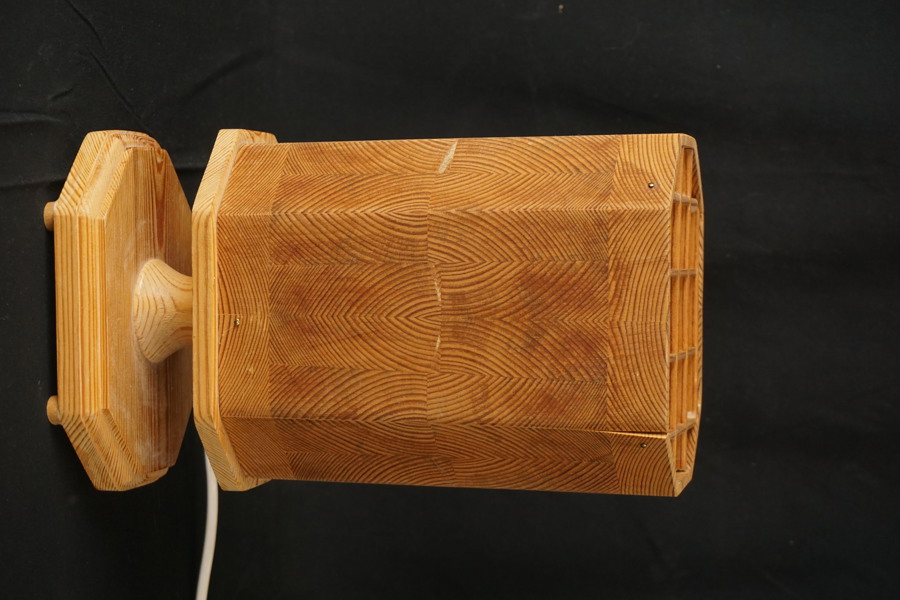 Trä bordslampa octagonal. C50