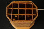 Trä bordslampa octagonal. C50