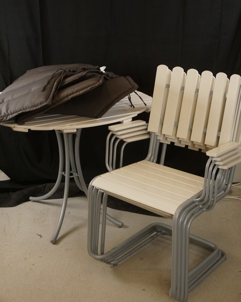 Trädgårdsbord & trädgårdsstolar vit. B391