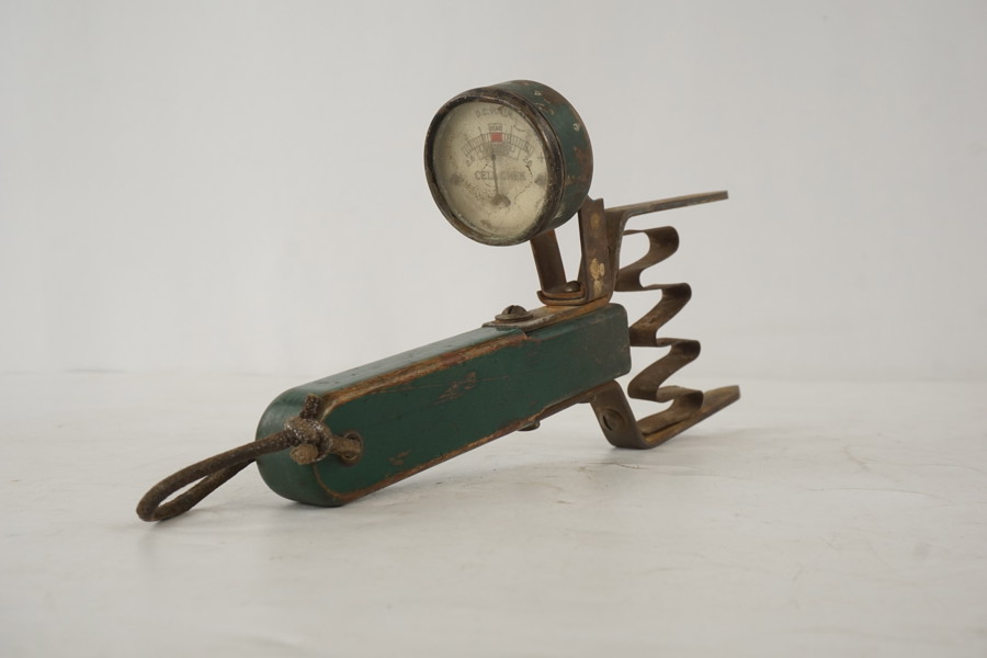 Gammal batterimätare. C53