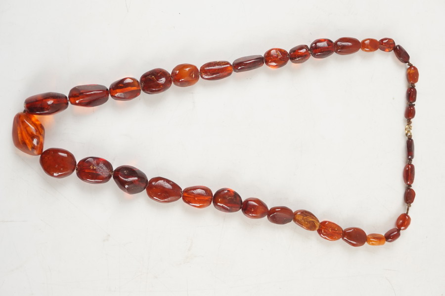 Halsband bärnsten. A309