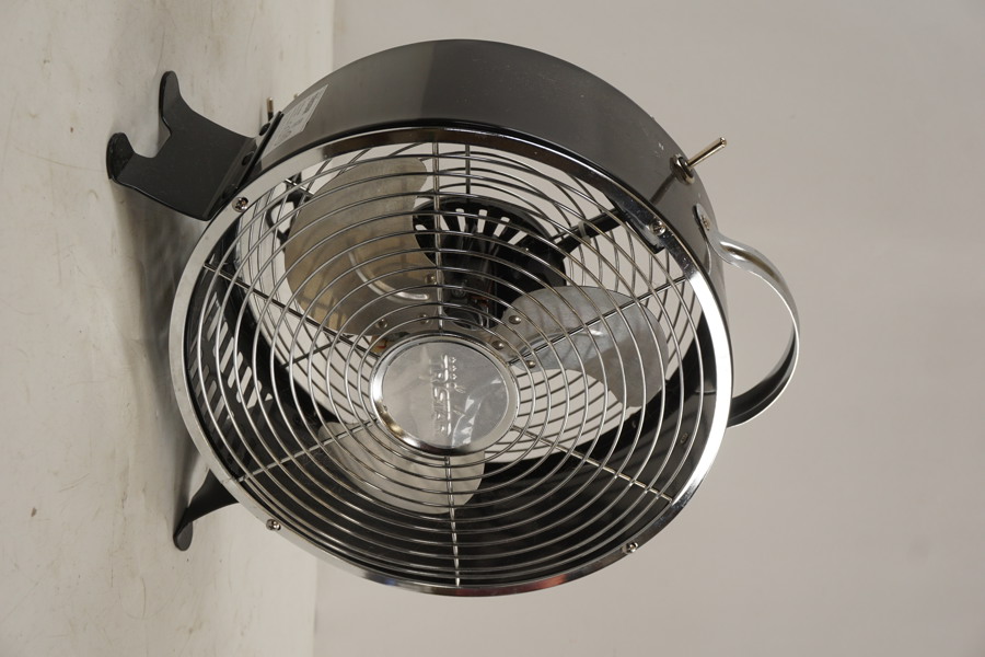 Tristar fläkt i metall, retrostil. C57