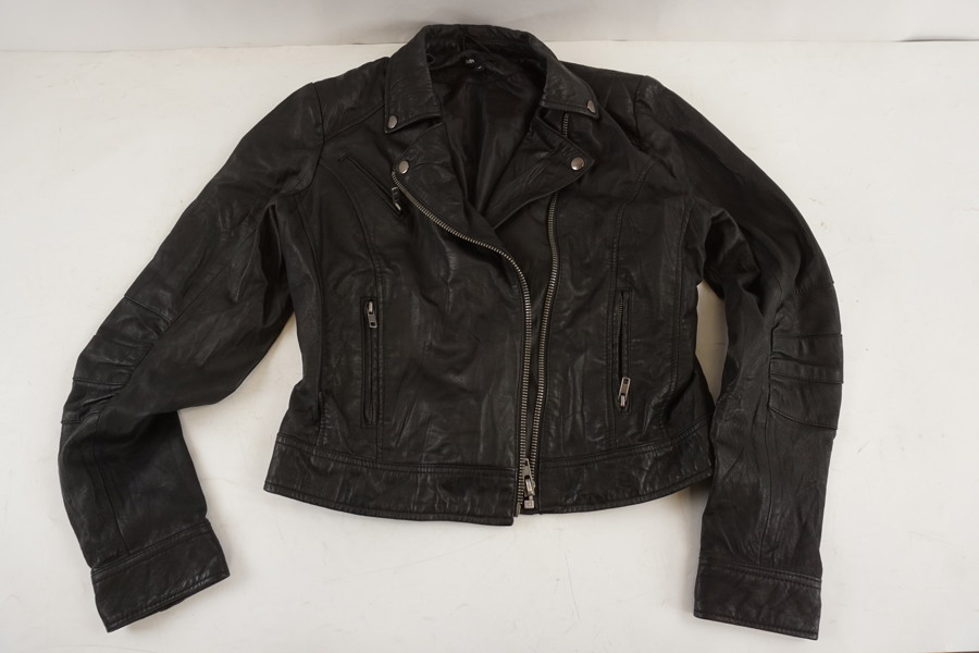 Jsfn Dam skinnjacka svart. A321