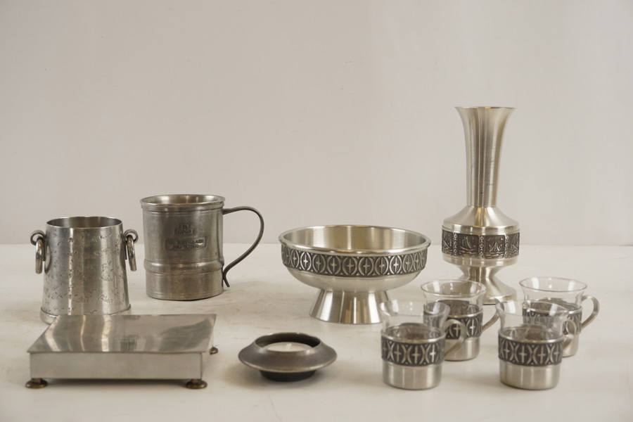 Skål, muggar mm i tenn. A341