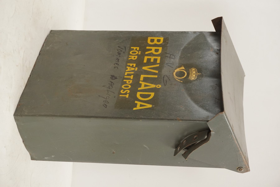 Militär brevlåda grön i plåt. D65