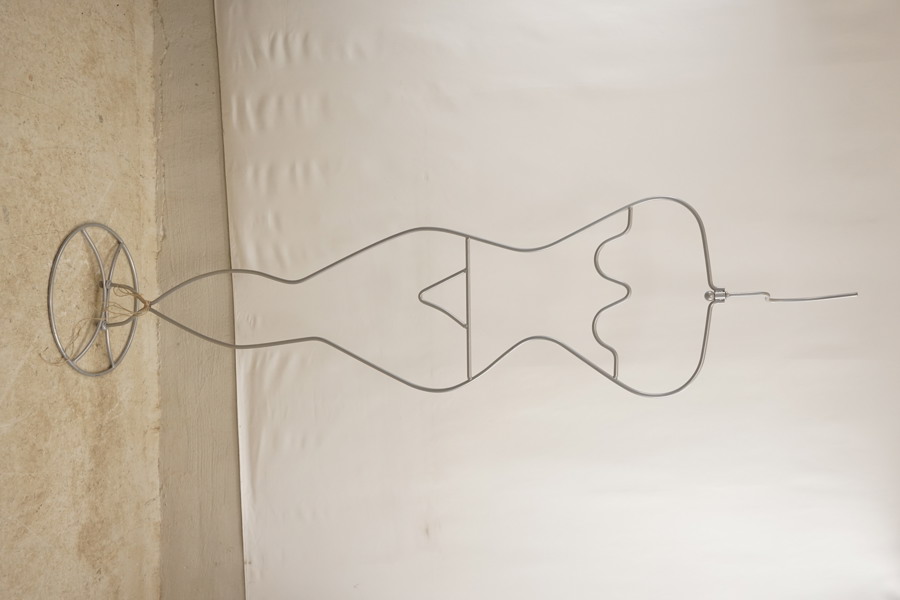 IKEA klädställning tråddocka. B472