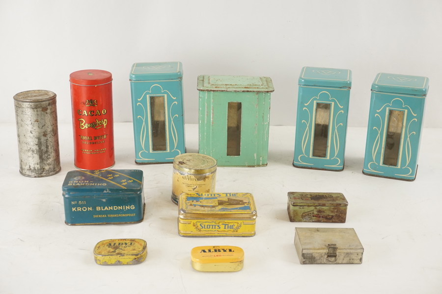 Vintage plåtburkar Pyramiden mm. A360