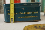 Vintage plåtburkar Pyramiden mm. A360