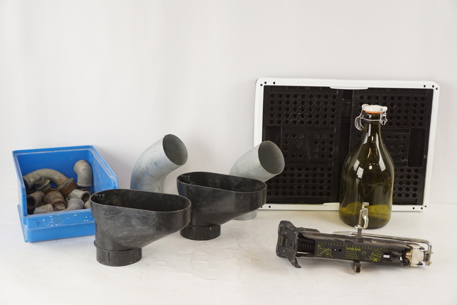 Volvo domkraft, bryggeriflaska, mm. BC388