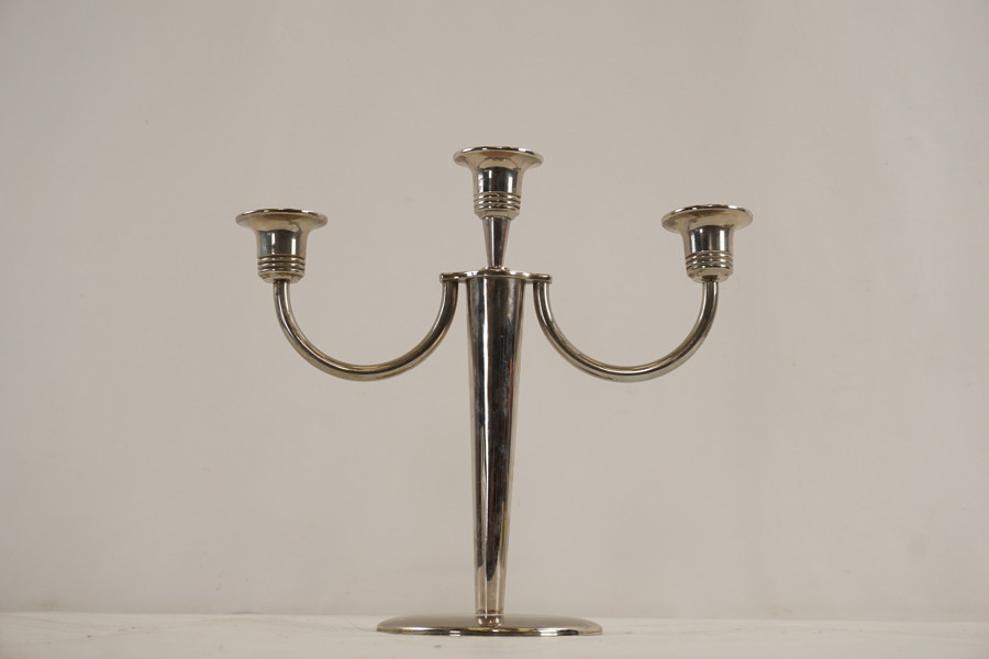 Kandelaber i metall. C58