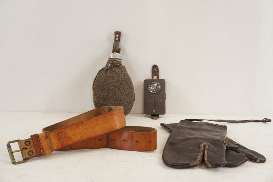 Militär dricksflaska, JEAB fältlampa  mm. D57