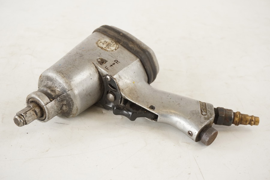 Mutterknack Tryckluft. D79