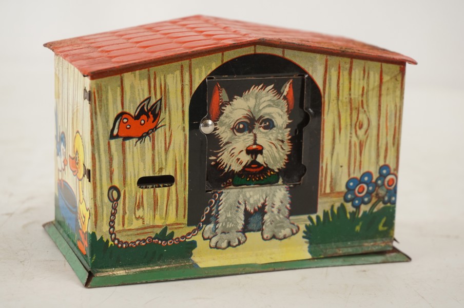 Vintage Plåtleksak Hundkoja. A362