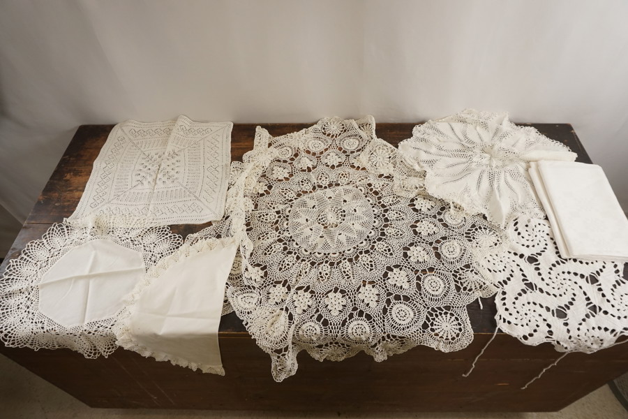 Mittpunkt / duk i virkat mönster. A191