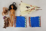 Docka lik Pocahontas med tält. A252