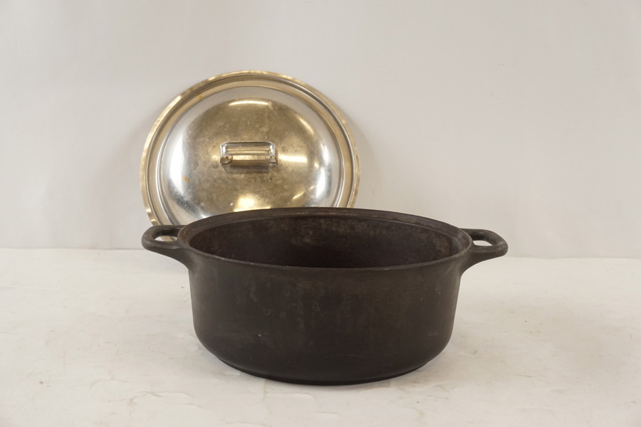 Ronab Ronneby Gryta i gjutjärn. C49 