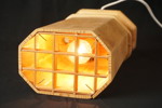 Trä bordslampa octagonal. C50