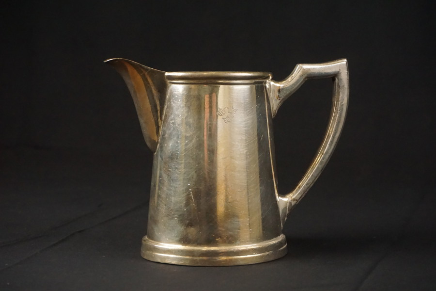 Kaffekanna/mjölkkanna i metall. C28 