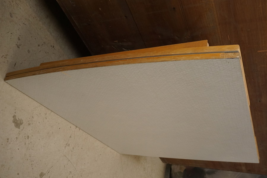 Bord med Perstorp Virrvarr. B91