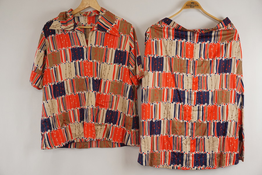 Vintage Blus och kjol röd svart. A28