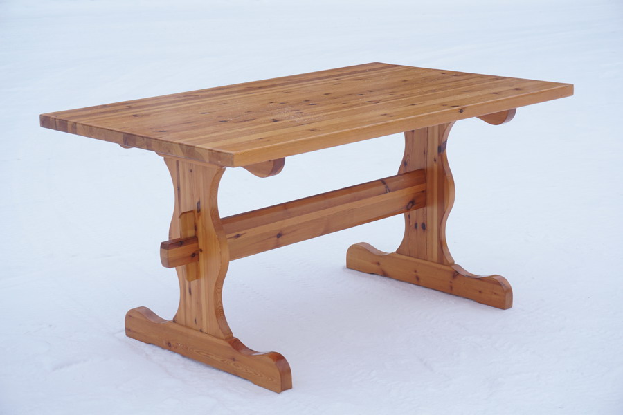 Matbord i furu. B165 