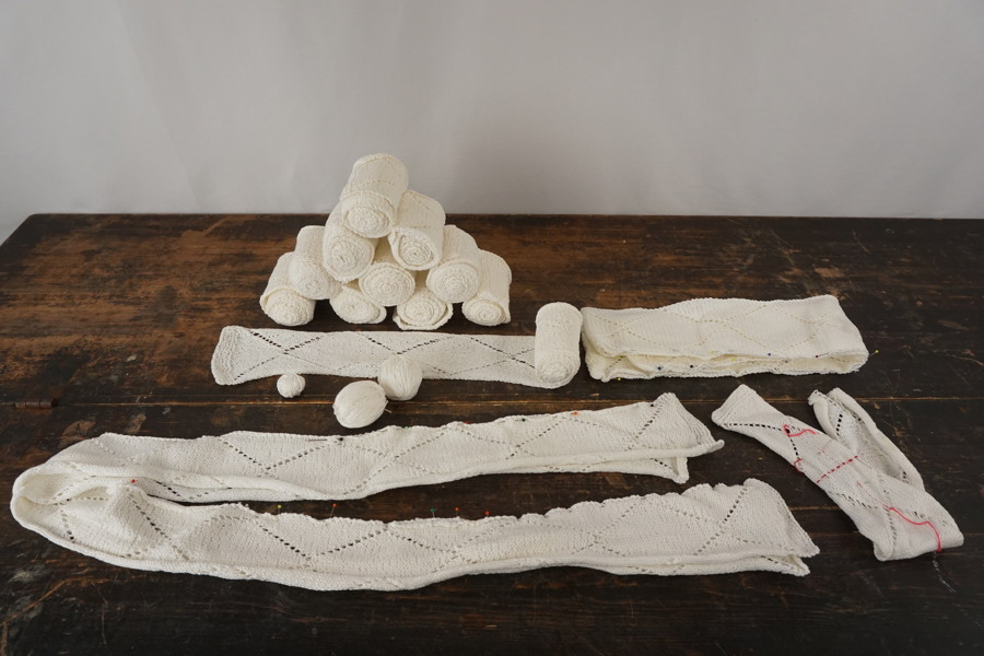 Virkade spetsremsor. A12