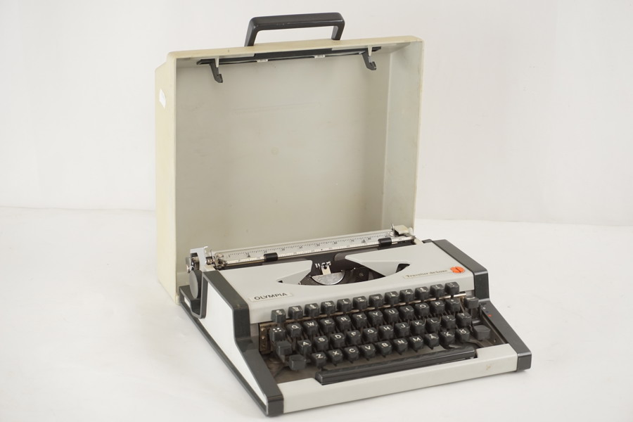 Olympia Travel de luxe, skrivmaskin grå. C72