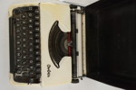  Orbis Portable, skrivmaskin vit. C74