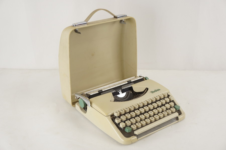 Orbis Portable skrivmaskin vit. C77