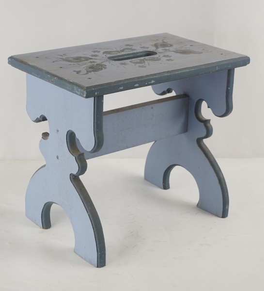 Allmoge pall handdekorerad blå. B496