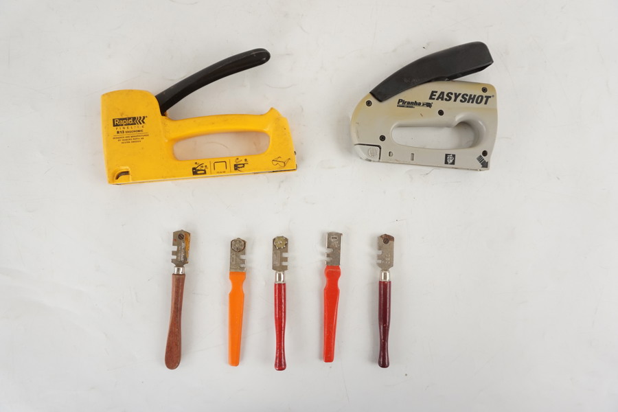 2st Rapid Häftpistoer + glasskärare. A405