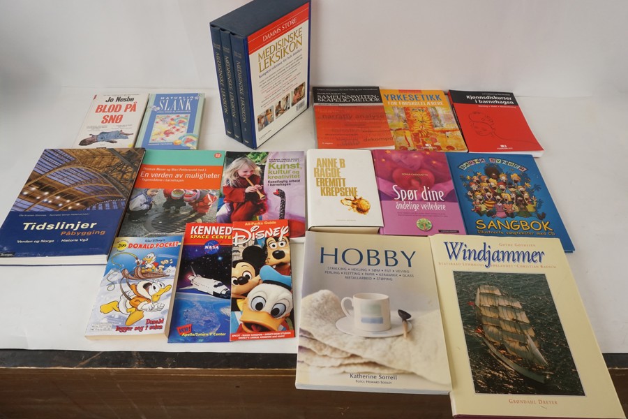 18st Böcker Medisinske Leksikon mm. BC60/