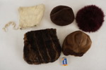 Pälshattar & pälsmuffar. BC122/