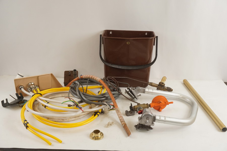 Komponenter till duschsystem husbil/båt mm. BC337/