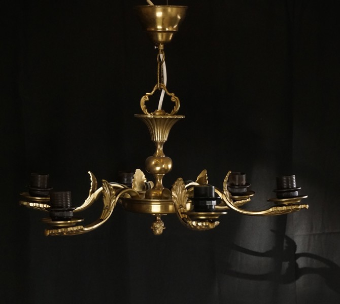 Taklampa i mässing. M2