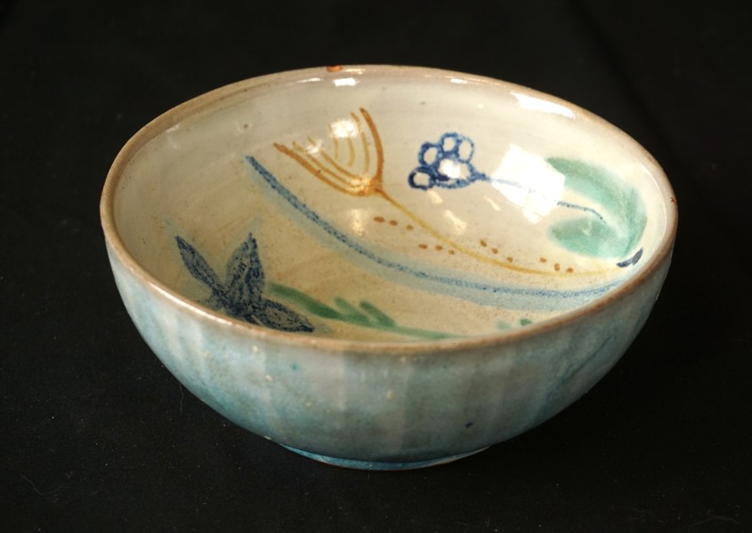 Handmålad skål i keramik. G132/