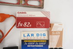 Casio fx-82B Miniräknare, Kjolfållmärkare mm. A371 /