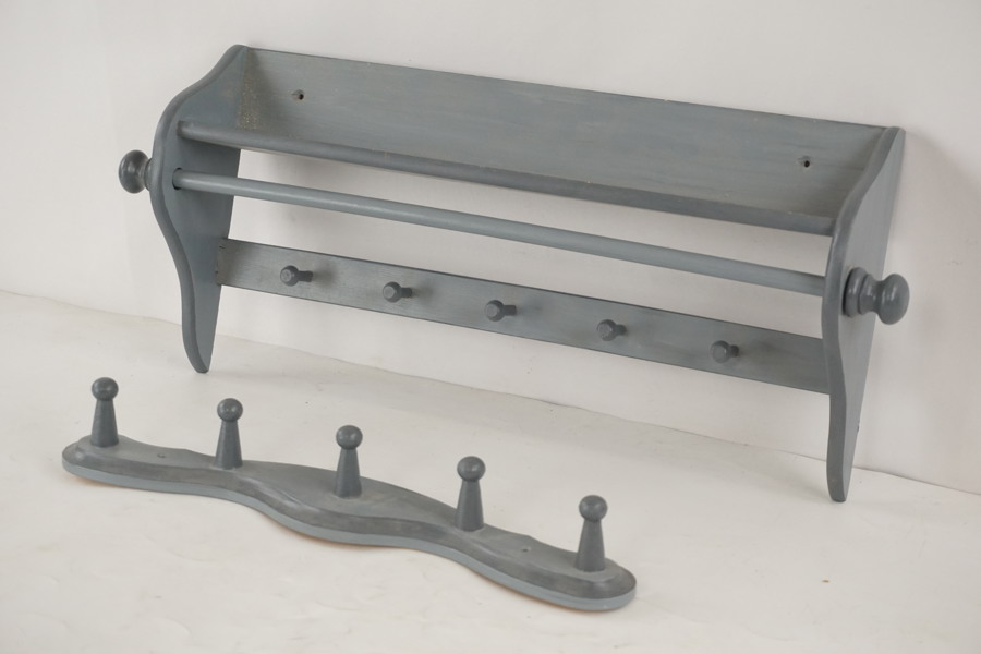 Vägghylla, klädhängare till väg. A18