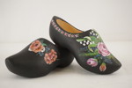 Träskor handmålad, svart. A22