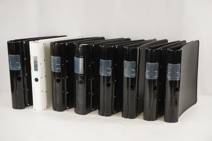 8st Pärm Agrippa A4 i metall, svart/vit. BC34