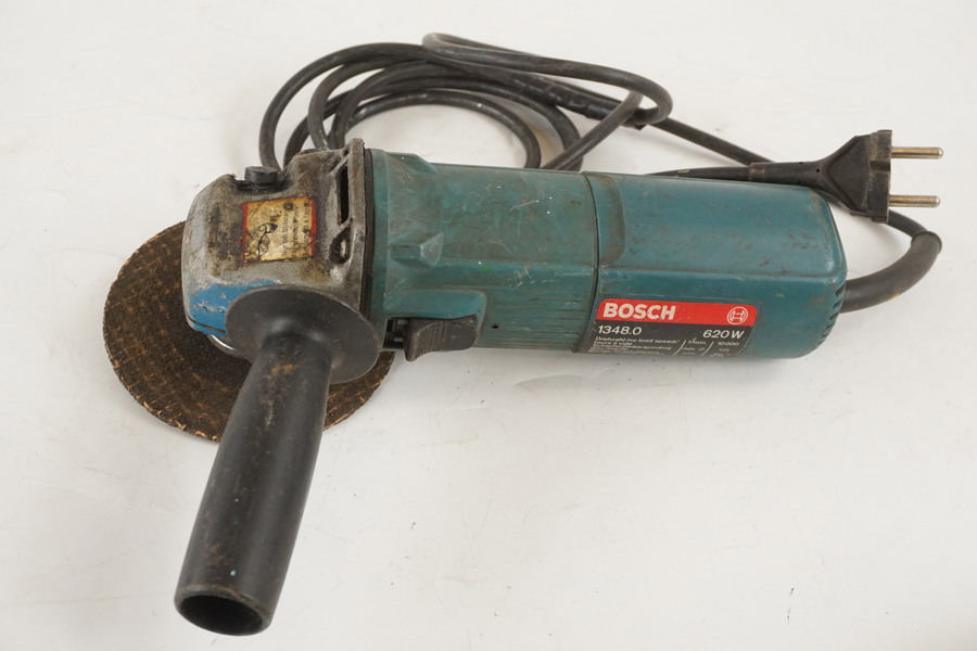 Bosch 620W Vinkelslip. D10